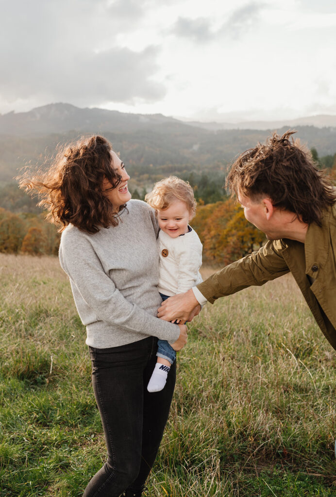 happy family photo session oregon 