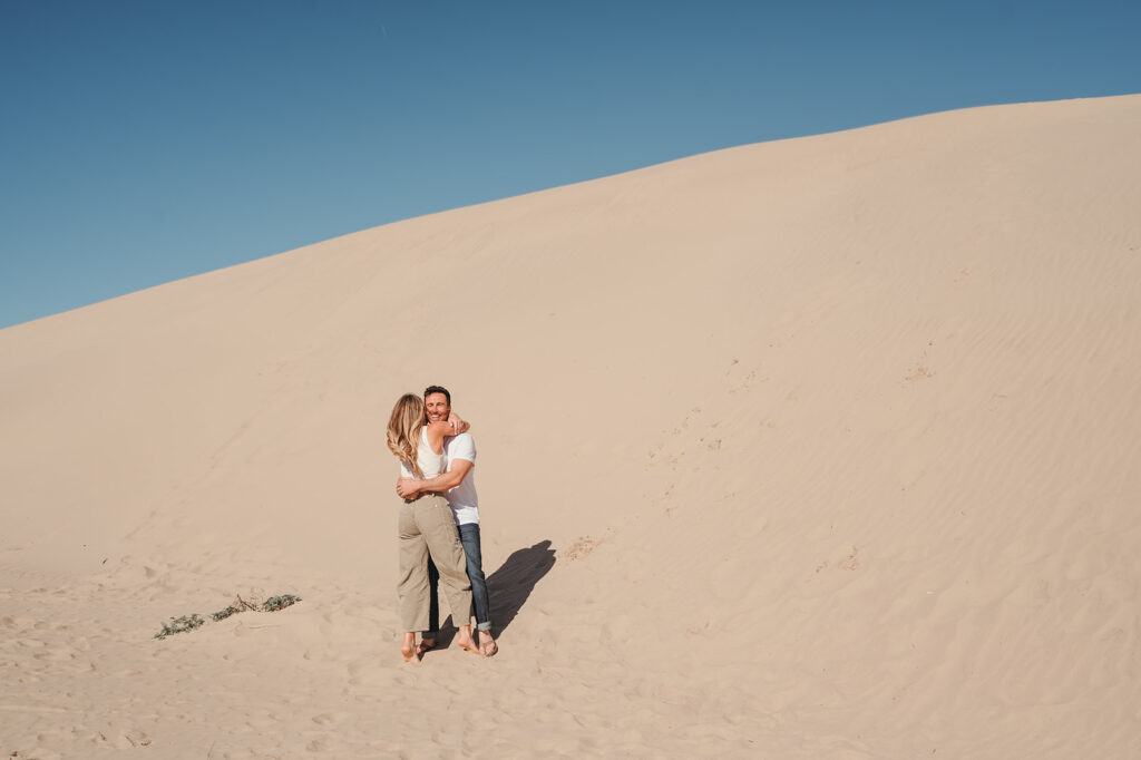 couples photos at the coast 