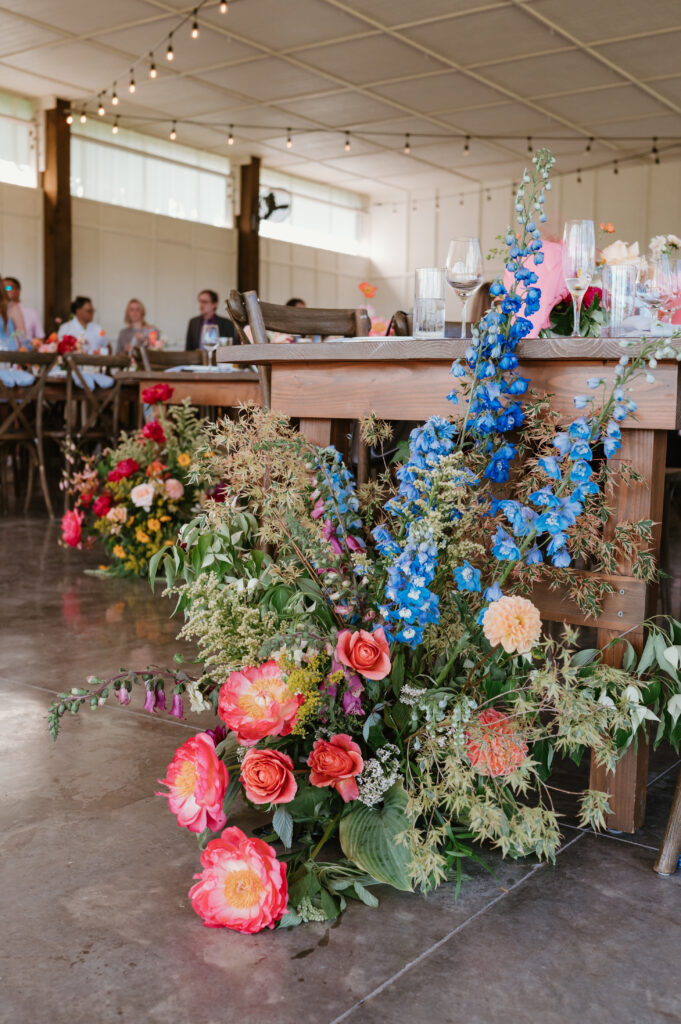 flower arrangement at the orchard in hood river 