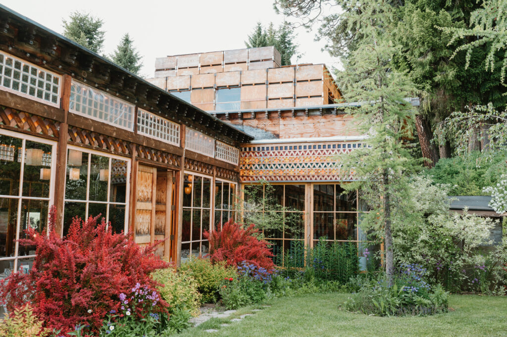 mt hood organic farms in hood river oregon wedding venue with gardens