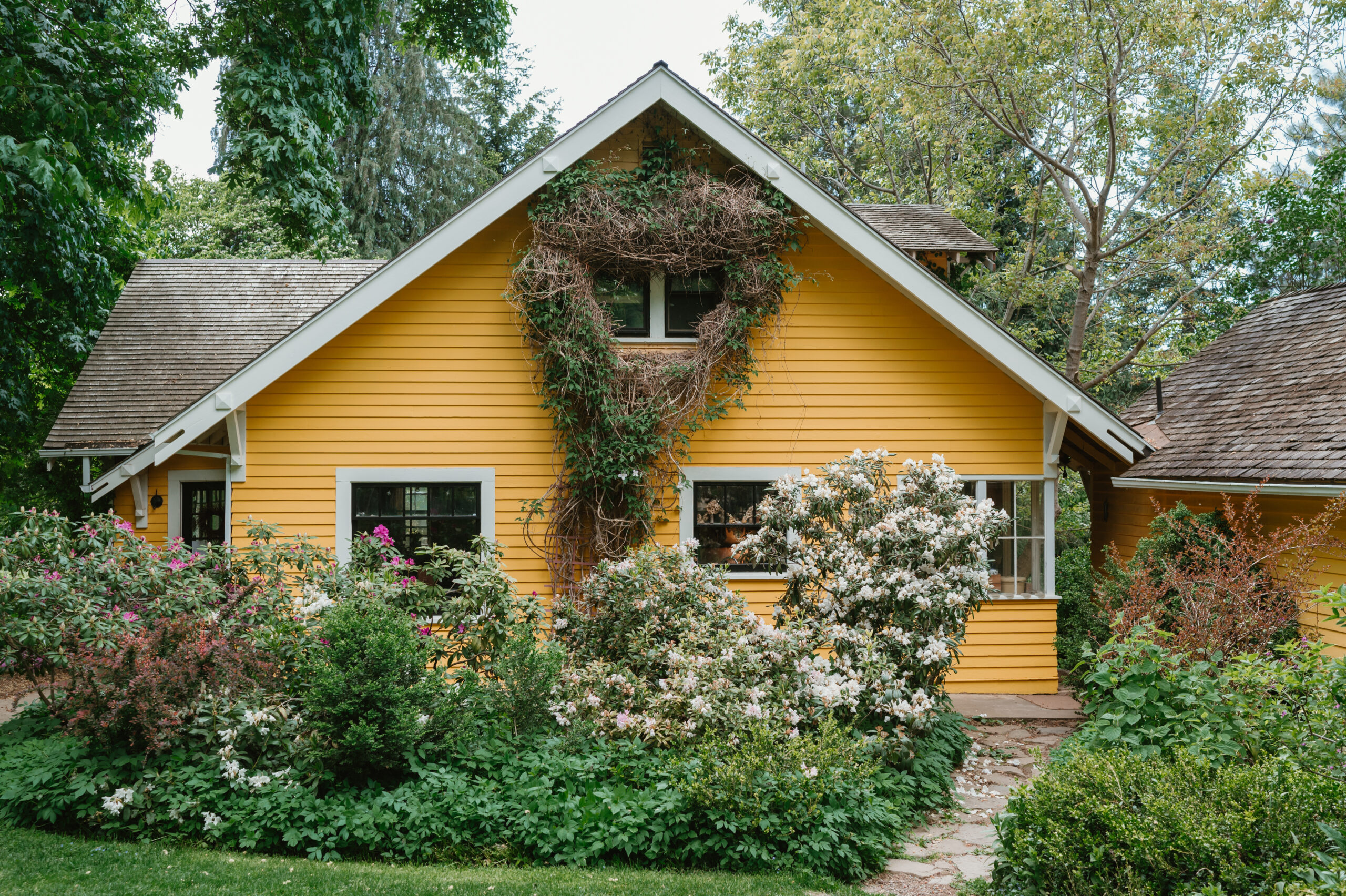 Hood river venue with gardens