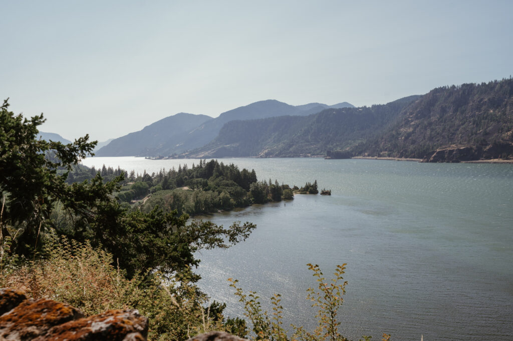 wedding ceremony at the Griffin House with views of the Columbia Gorge 