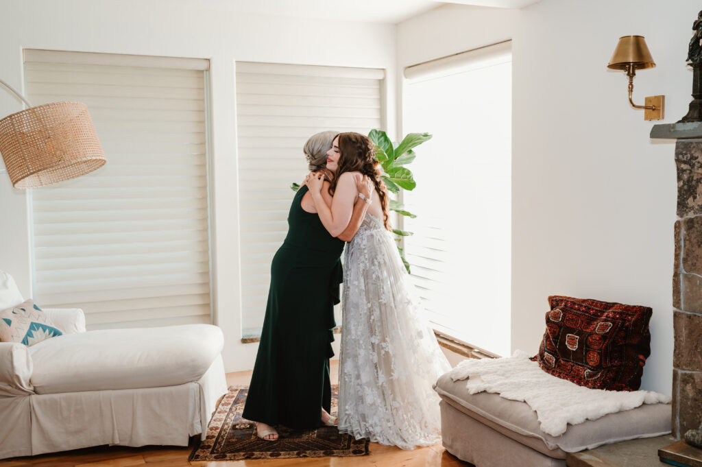 bride and mother of bride hugging before the wedding ceremony 