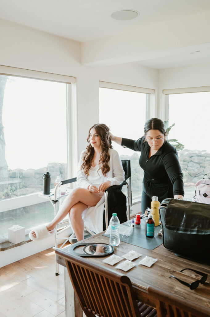 bride getting makeup done at the griffin house in hood river